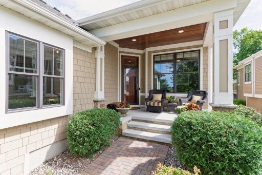 Welcome to 25 Riley Ridge! Impeccable property and ready to move in!
