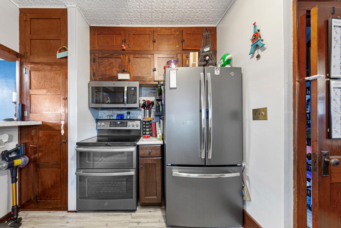 12 Kitchen.jpg