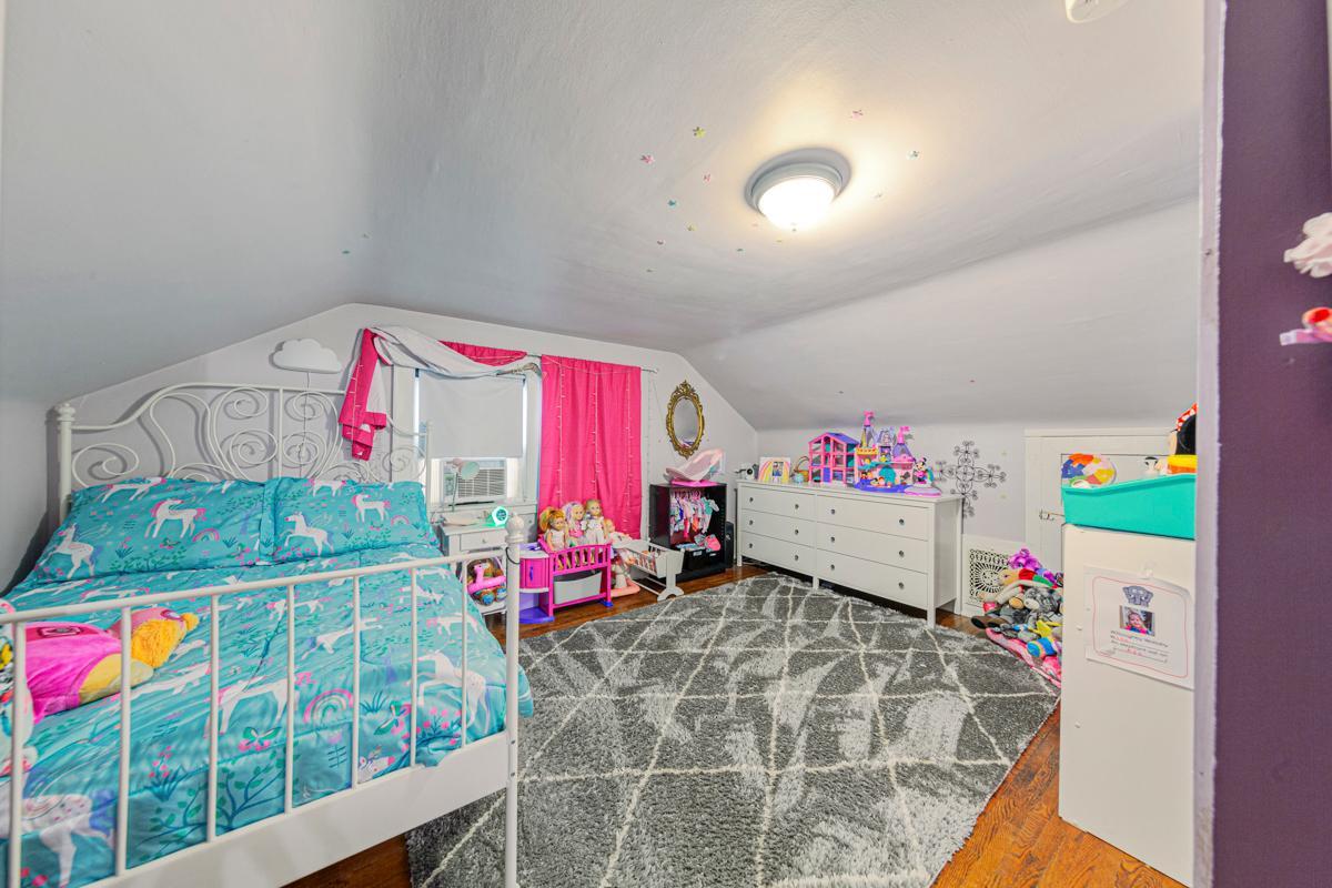 21 Bedroom 3.jpg