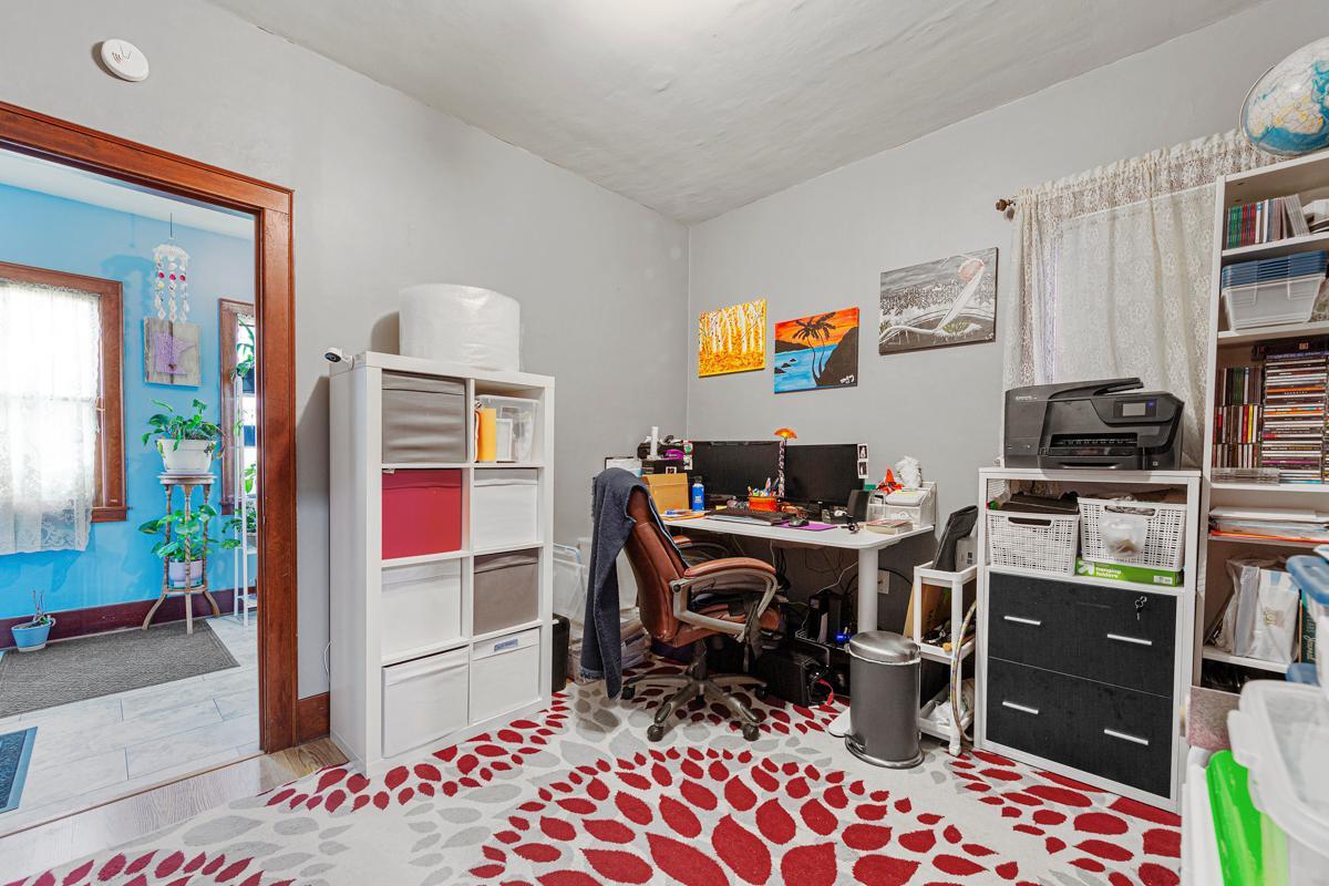 16 Bedroom 1_office.jpg