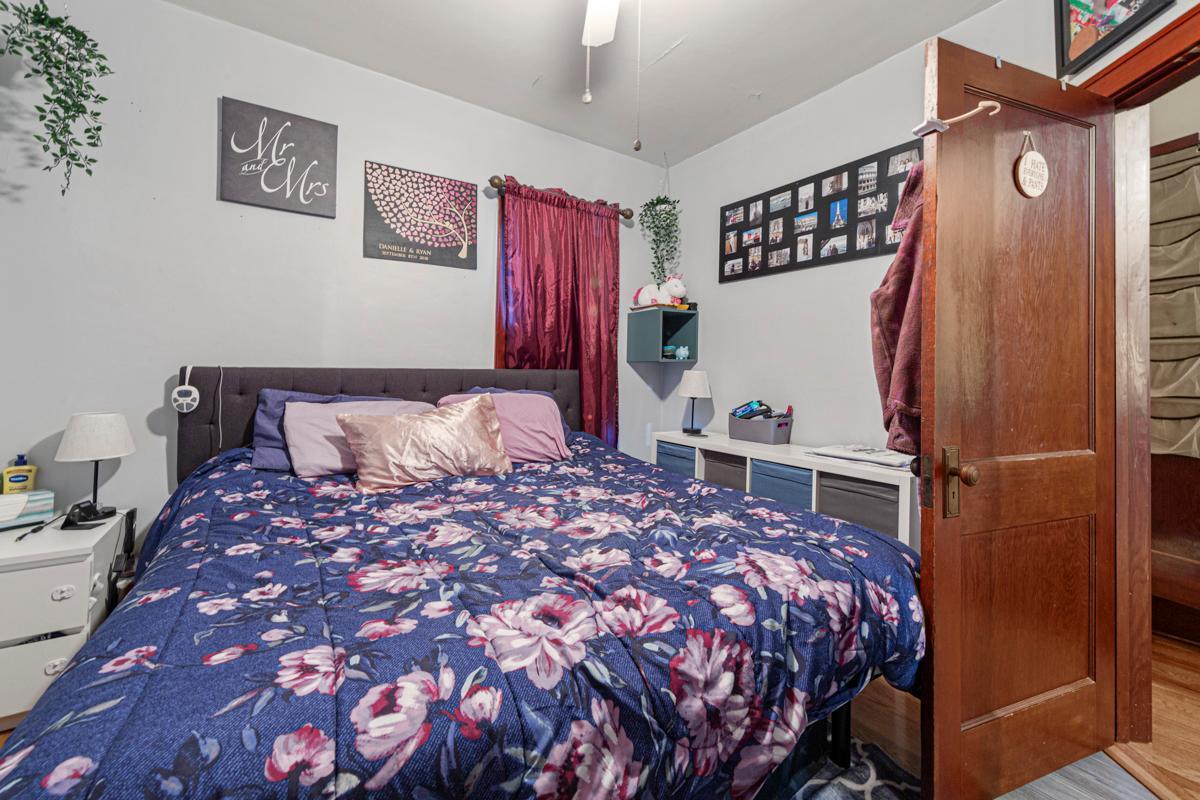 19 Main bedroom.jpg