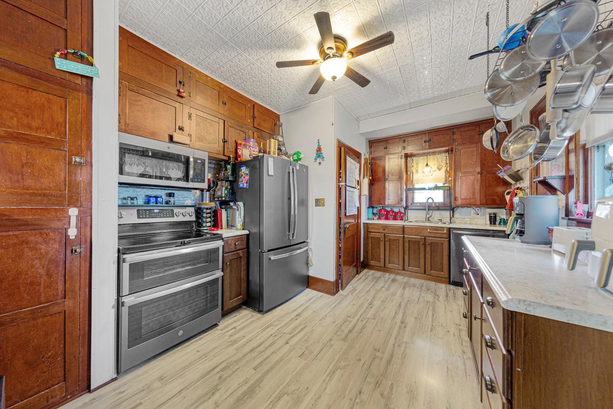 11 Kitchen.jpg