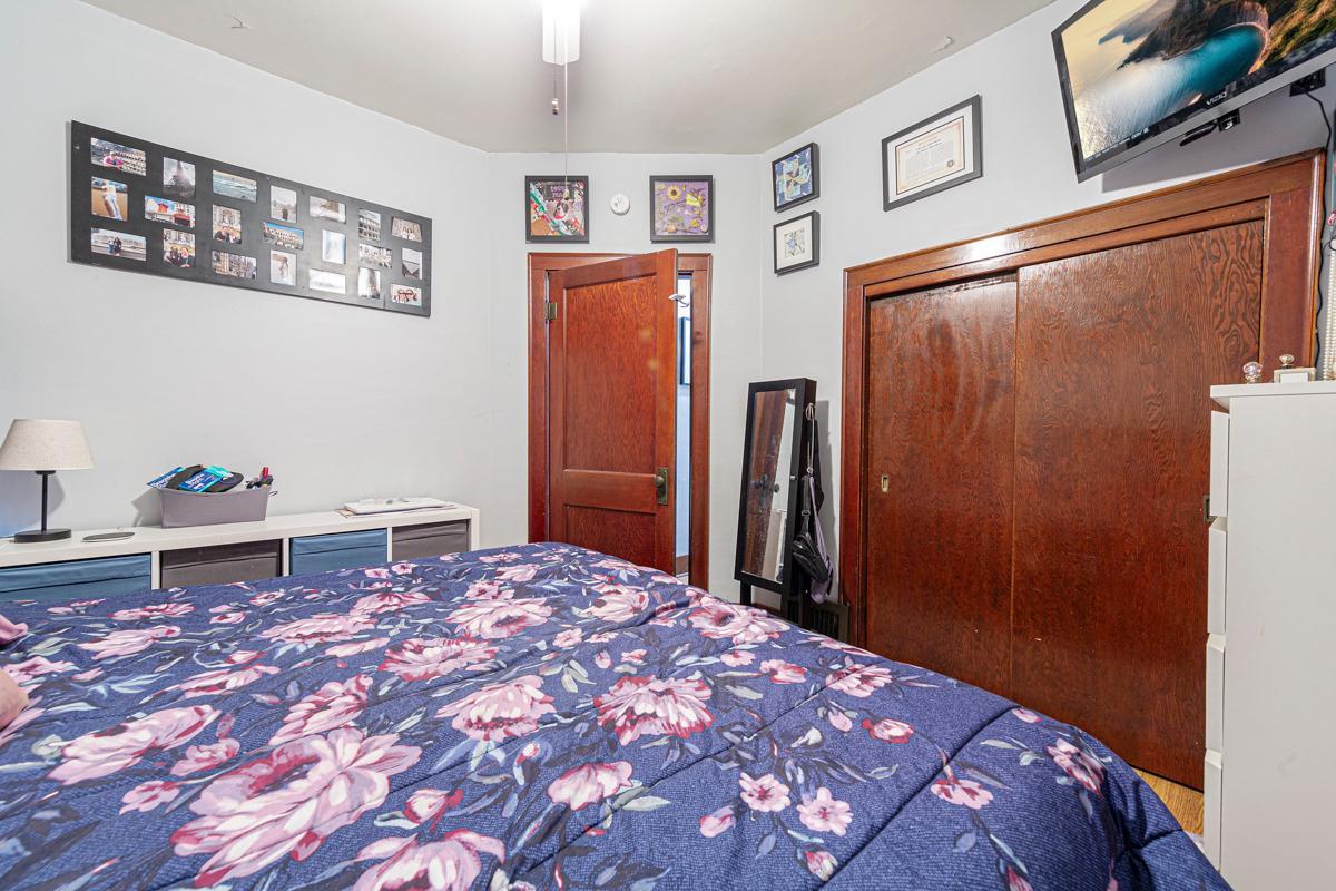 20 Main bedroom.jpg