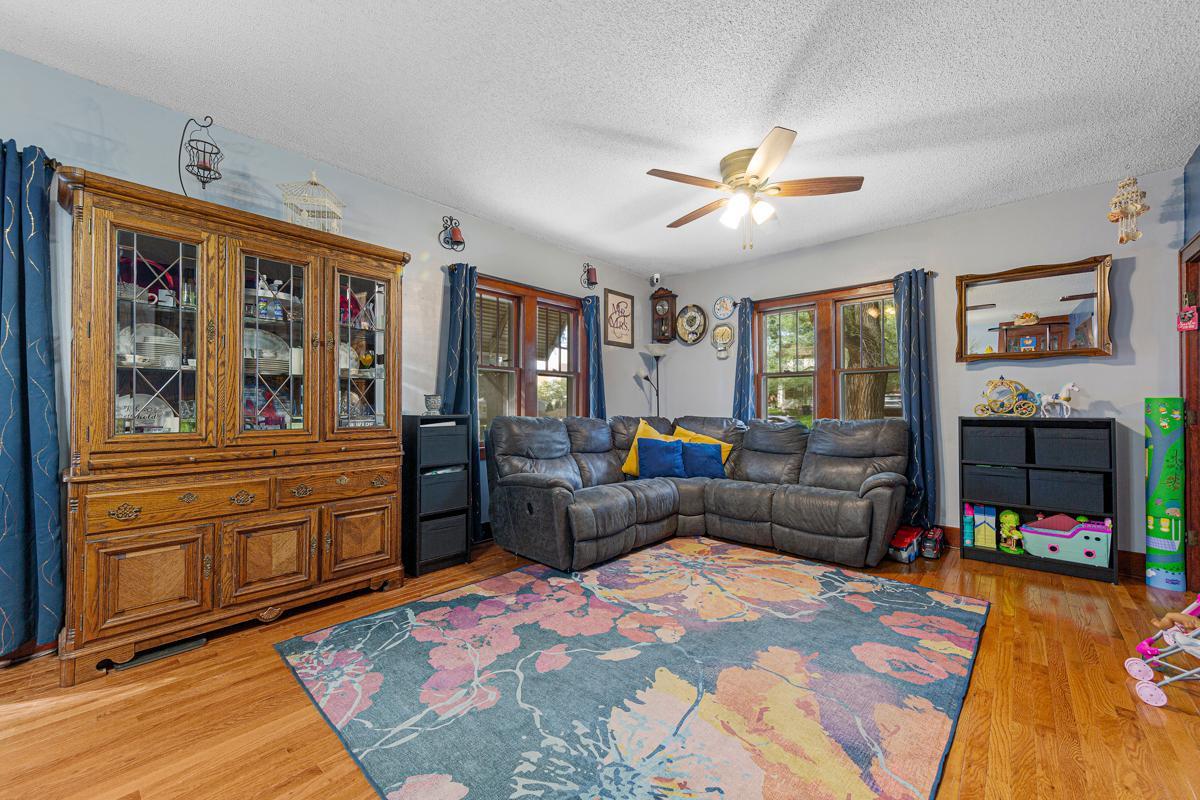 6 Living.jpg