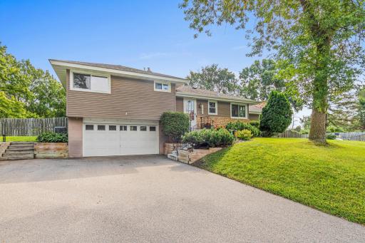 5703 Oakview Lane, Minnetonka, MN 55345