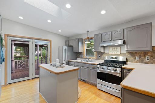 Stainless Appliances, dishwasher in island, gas stove