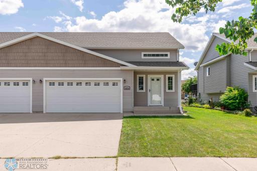 4274 Auburn Avenue, Fargo, ND 58104