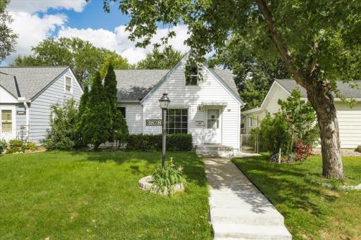 3828 Scott Avenue N, Minneapolis, MN 55422