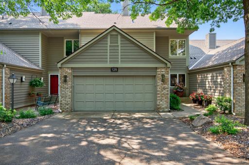 125 Wildwood Bay Drive, Saint Paul, MN 55115