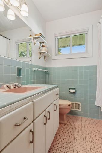 3827 Adair Avenue N, Minneapolis, MN 55422