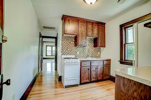 445 Lexington Parkway S, Saint Paul, MN 55105