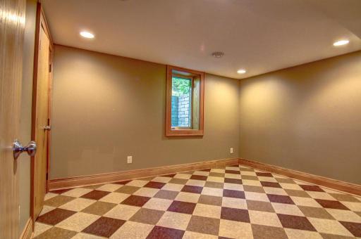 445 Lexington Parkway S, Saint Paul, MN 55105