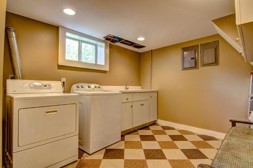 445 Lexington Parkway S, Saint Paul, MN 55105