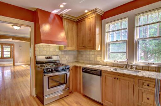 445 Lexington Parkway S, Saint Paul, MN 55105