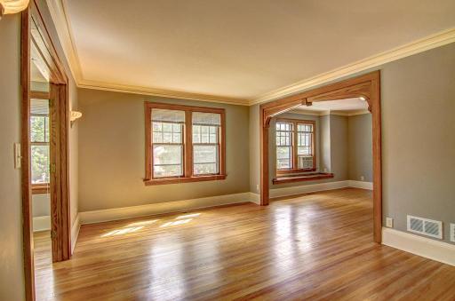 445 Lexington Parkway S, Saint Paul, MN 55105