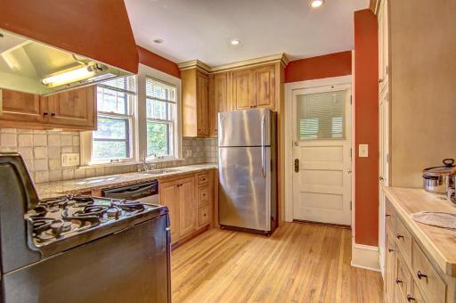 445 Lexington Parkway S, Saint Paul, MN 55105