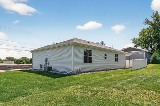 2007 6th Street N, Saint Paul, MN 55109