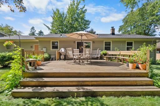 Great deck for entertaining. Built-in bench seating