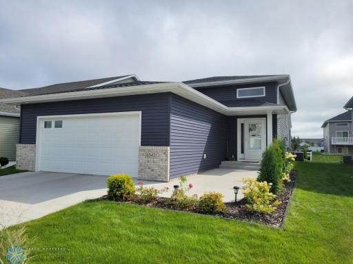 6542 27th Street S, Fargo, ND 58104