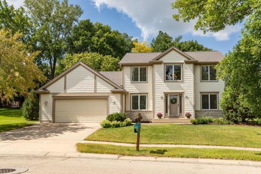 810 Foxcroft Circle SW, Rochester, MN 55902