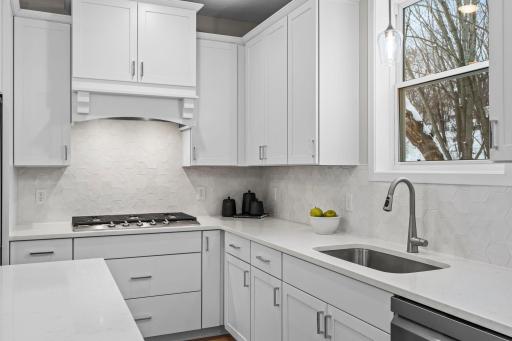 2817 Victoria Street N, Roseville, MN 55113