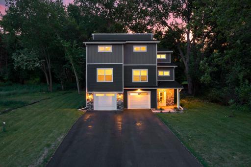 1-web-or-mls-2817 Victoria St N-139 copy 2.jpg
