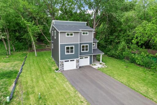 2817 Victoria Street N, Roseville, MN 55113