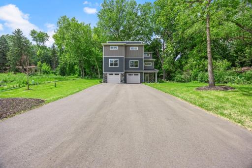 2817 Victoria Street N, Roseville, MN 55113