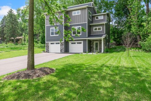 2817 Victoria Street N, Roseville, MN 55113