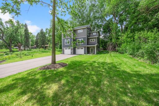 2817 Victoria Street N, Roseville, MN 55113