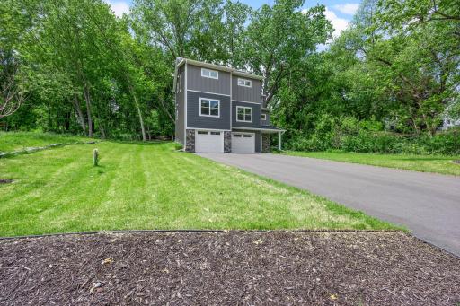 2817 Victoria Street N, Roseville, MN 55113
