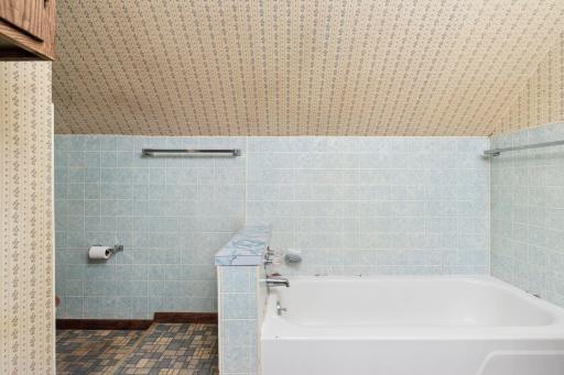 205 Railway Street South - Spacecrafting - 0025.jpg