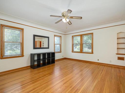 234 Haskell St E West Saint Paul MN 55118 USA-009-011-Living Room-MLS_Size.jpg
