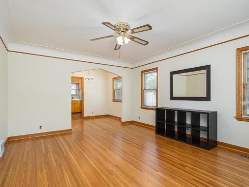 234 Haskell St E West Saint Paul MN 55118 USA-011-009-Living Room-MLS_Size.jpg