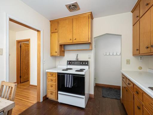 234 Haskell St E West Saint Paul MN 55118 USA-014-012-Kitchen-MLS_Size.jpg