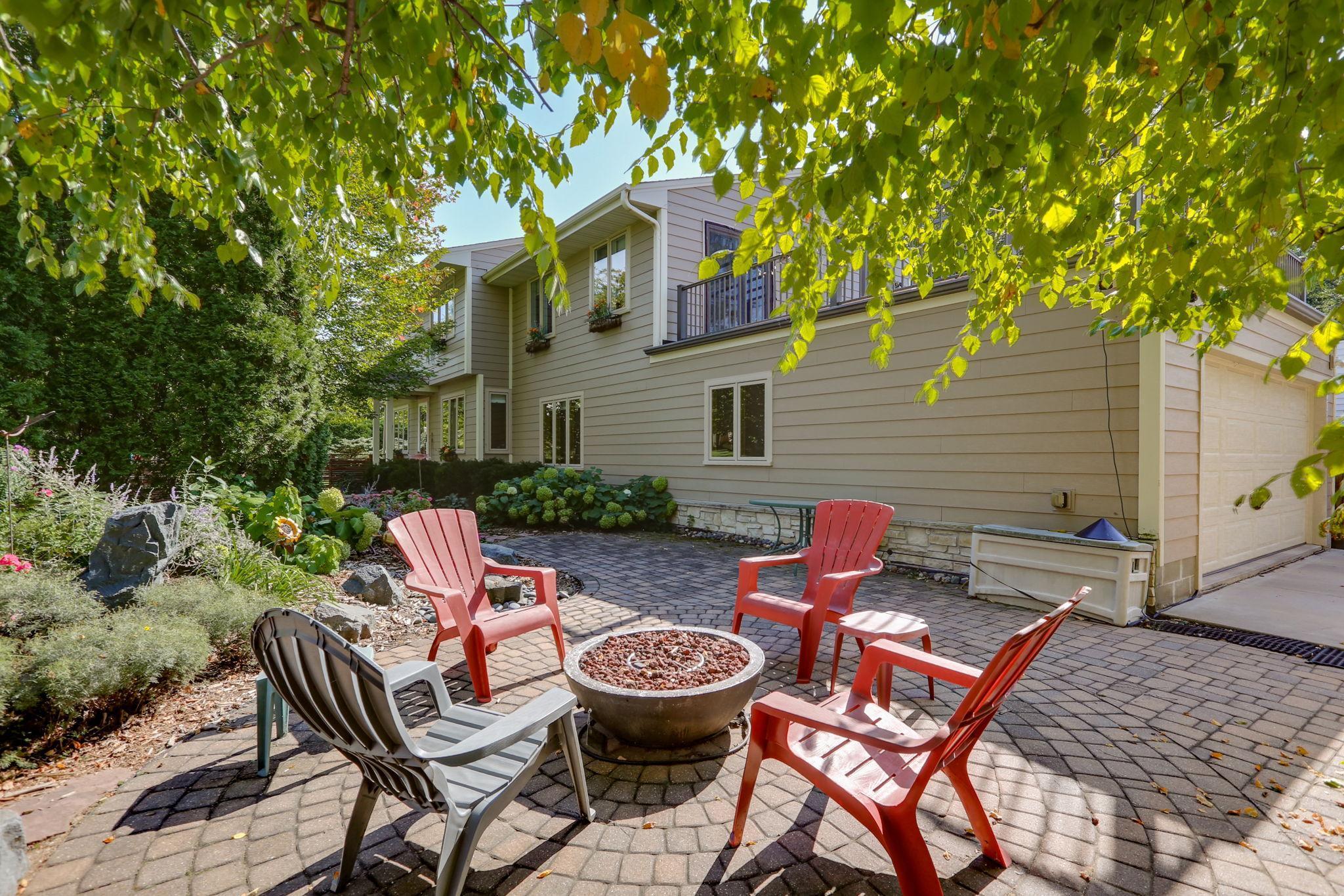 Brick patio with fire pit (with gas line)