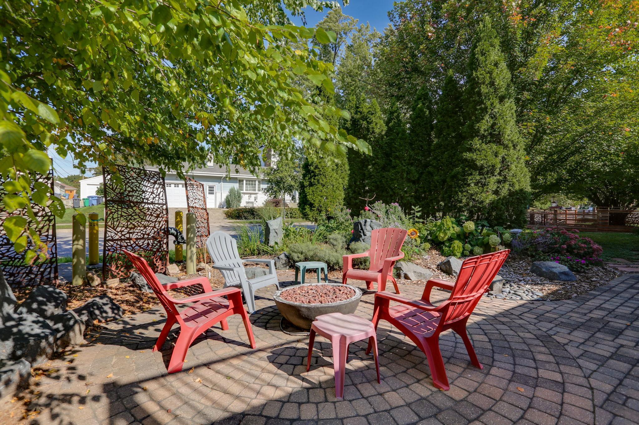 Brick patio with fire pit (with gas line)
