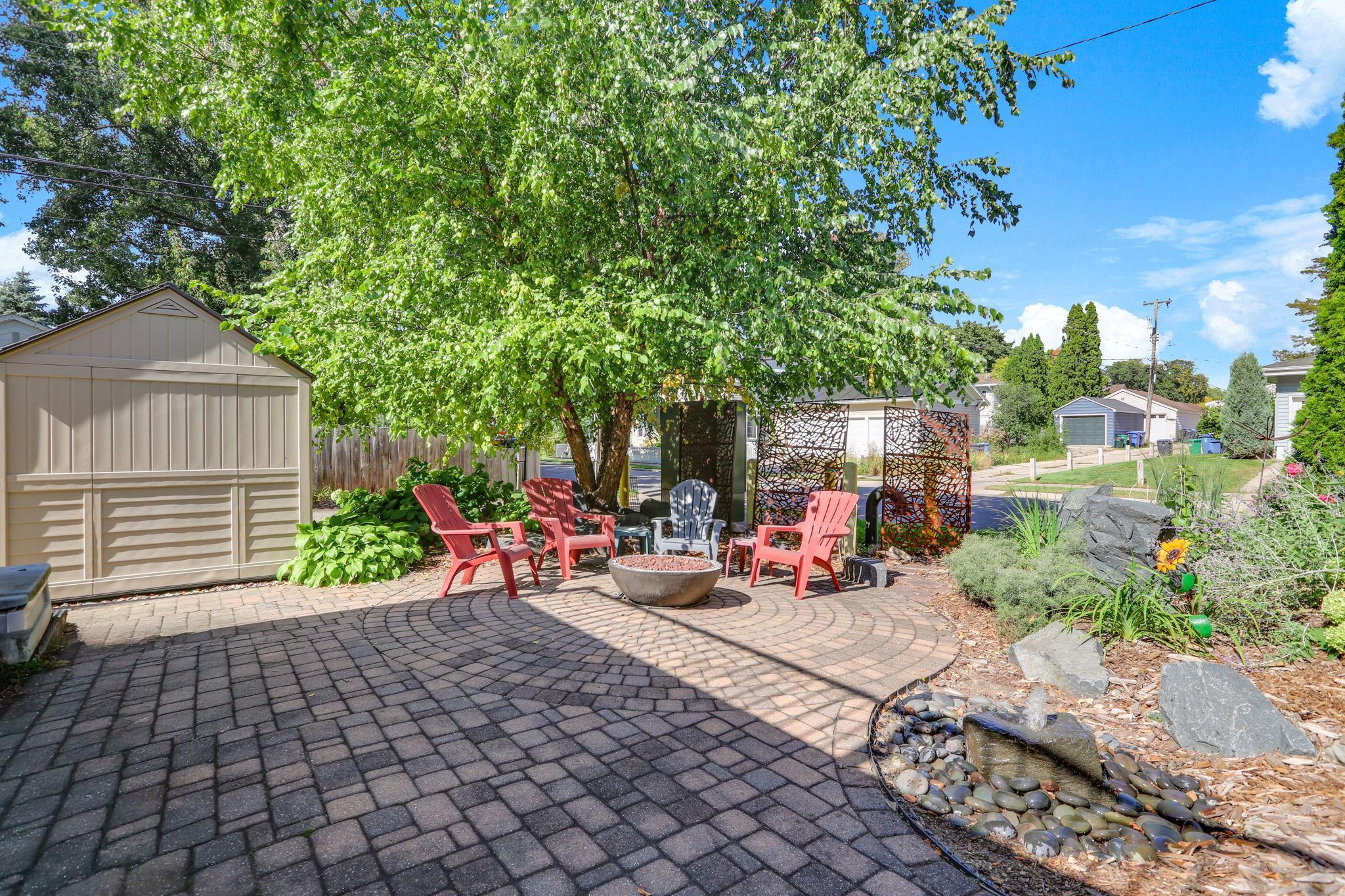 Brick patio with fire pit (with gas line)