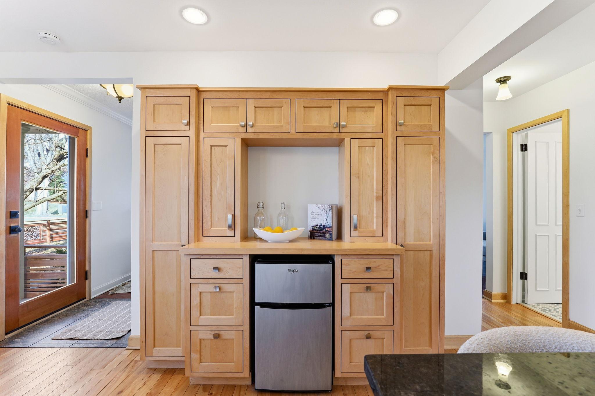 Extra storage and great bar or coffee nook