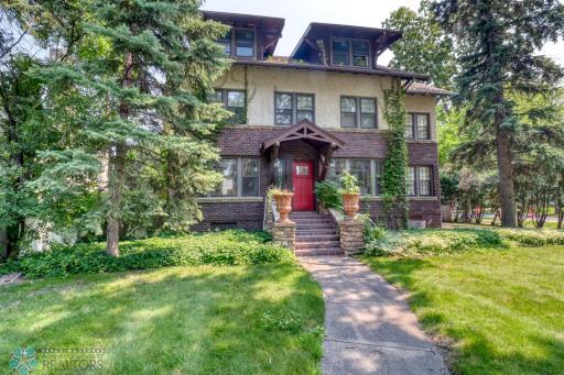 1222 9th Street S, Fargo, ND 58103