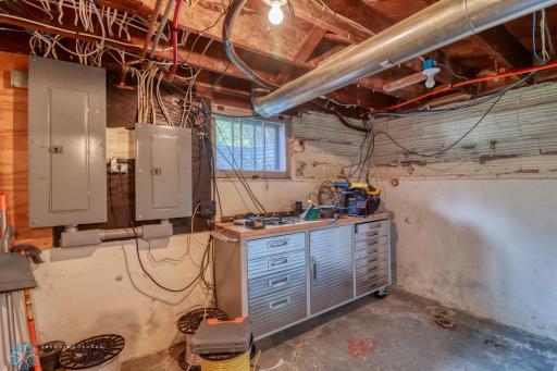 1222 9th Street S, Fargo, ND 58103