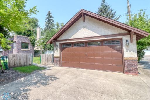 1222 9th Street S, Fargo, ND 58103
