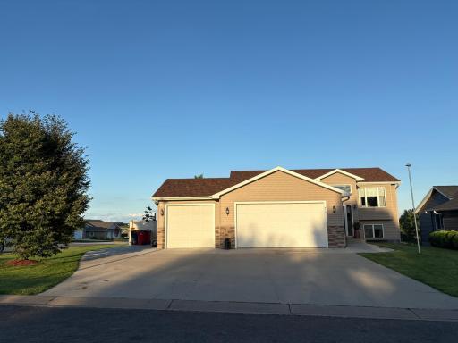 615 5th Street NE, Plainview, MN 55964
