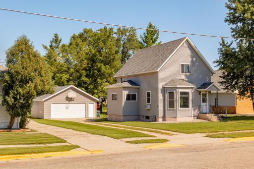 17 Oak Street E, Osakis, MN 56360