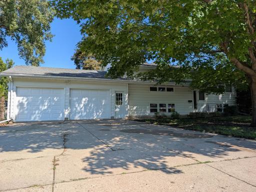 4 bedroom 3 bath home for sale 612 7th Ave SW Waseca MN 56093