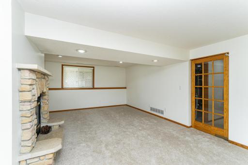 5825 48th Avenue NW, Rochester, MN 55901