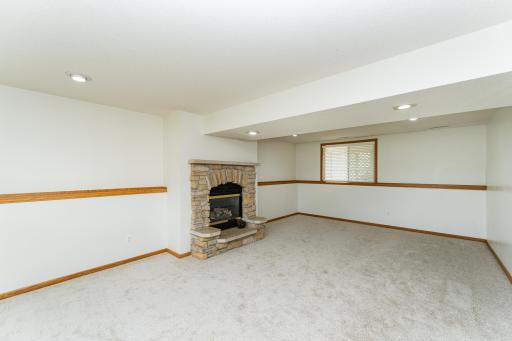 5825 48th Avenue NW, Rochester, MN 55901