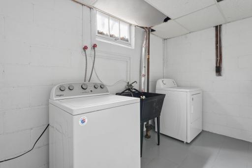 Laundry Room 4518 Yates Avenue N, Crystal, MN 55422-9495
