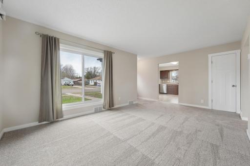 Living walkout 4518 Yates Avenue N, Crystal, MN 55422-9495