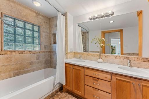 1460 Hague Avenue, Saint Paul, MN 55104